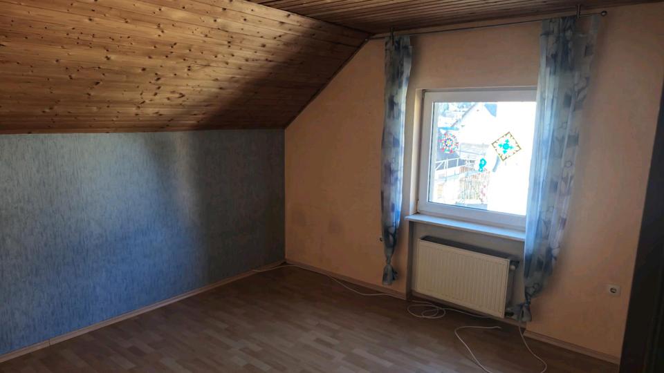 Einfamilienhaus Nordhalben - 6 Zimmer, 240 m&sup2;, 45.000&euro; | Angebot:26022807