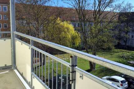 Wohnung Plauen Neundorfer Vorstadt - 3 Zimmer, 68 m&sup2;, 387&euro; | Angebot:26095589