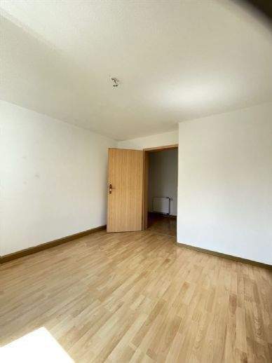 Etagenwohnung Plauen Haselbrunn - 4 Zimmer, 100 m&sup2;, 450&euro; | Angebot:25674924