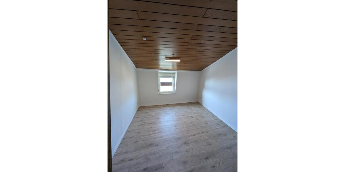 Etagenwohnung Hof Christiansreuth - 3 Zimmer, 85 m&sup2;, 595&euro; | Angebot:25395578