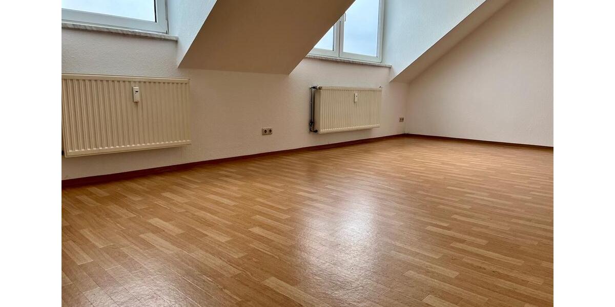 Etagenwohnung Oelsnitz (Vogtland) - 4 Zimmer, 86 m&sup2;, 472&euro; | Angebot:24663735