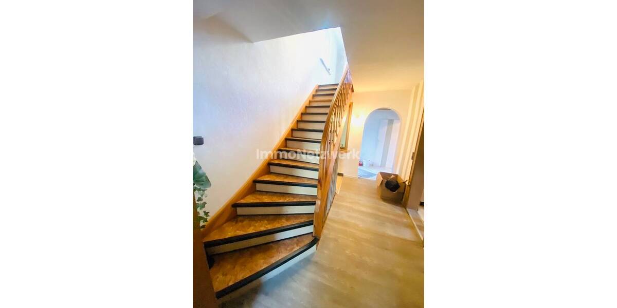 Einfamilienhaus Oberkotzau - 7 Zimmer, 215 m&sup2;, 140.000&euro; | Angebot:25714659