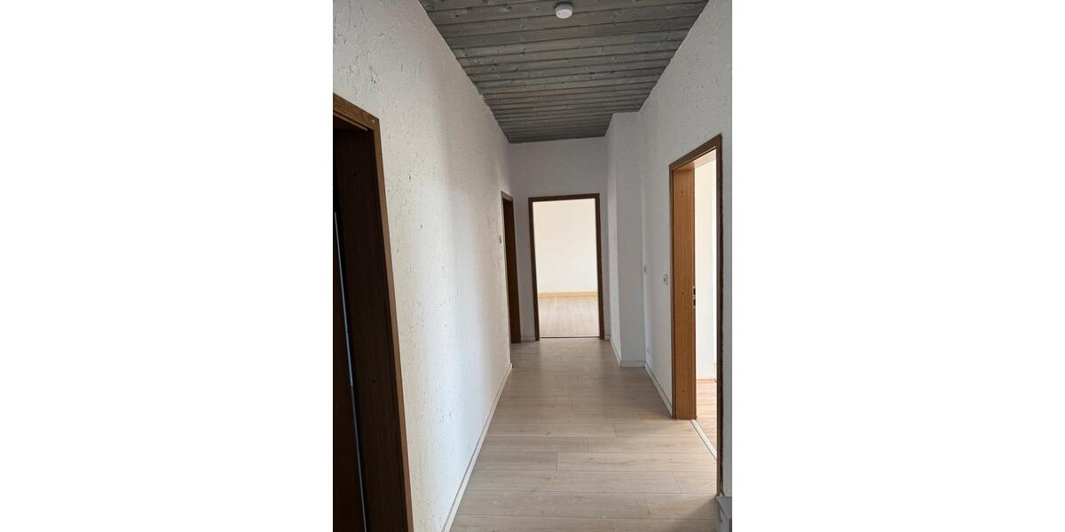 Erdgeschoßwohnung Naila - 3 Zimmer, 95 m&sup2;, 650&euro; | Angebot:25409045