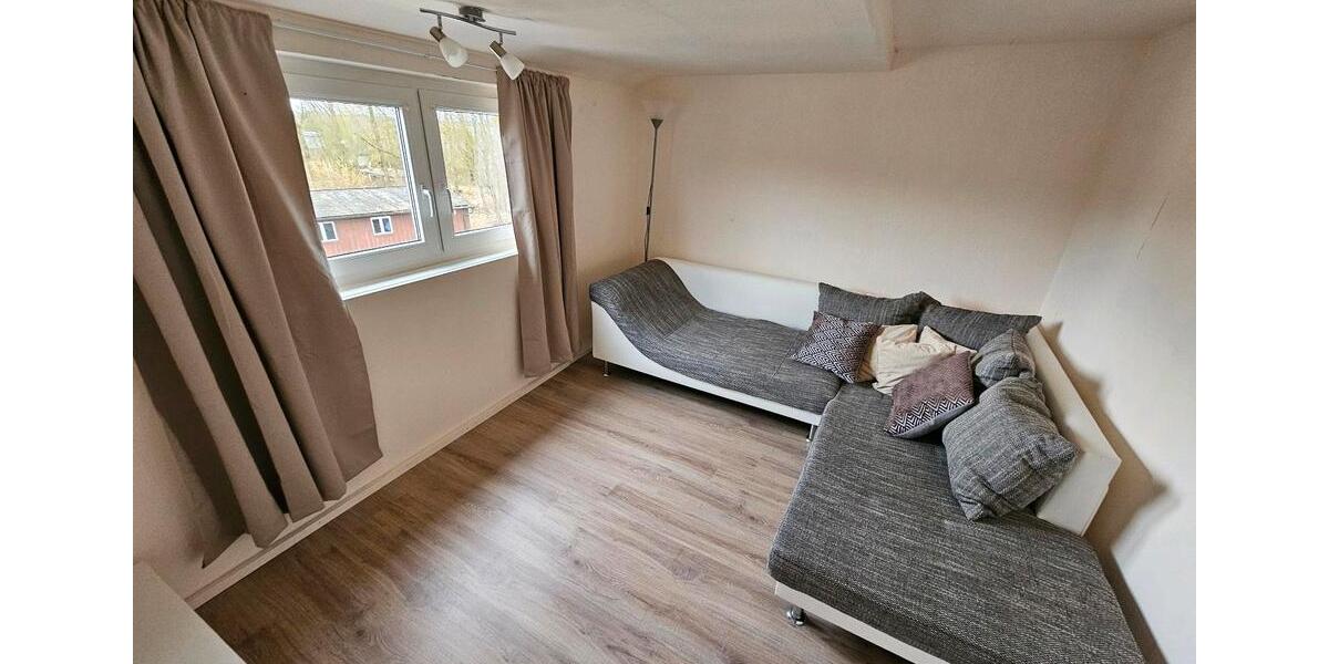 Dachgeschoßwohnung Weißdorf - 2 Zimmer, 30 m&sup2;, 310&euro; | Angebot:25329630