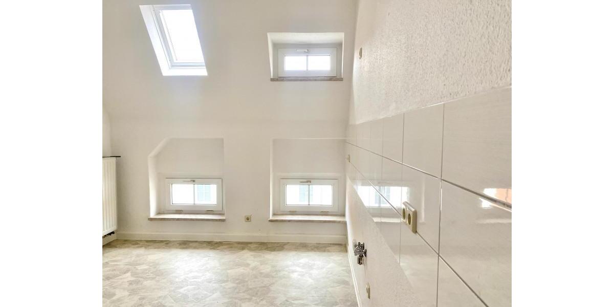 Dachgeschoßwohnung Plauen Altstadt - 2 Zimmer, 53 m&sup2;, 275&euro; | Angebot:25053034