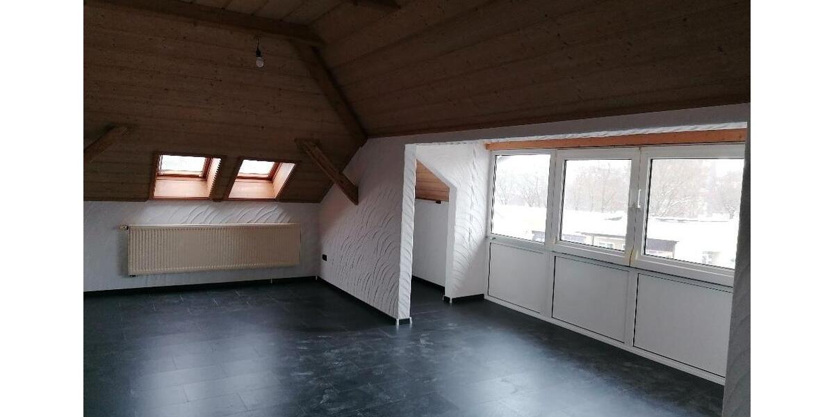 Dachgeschoßwohnung Hof Altstadt - 3 Zimmer, 100 m&sup2;, 590&euro; | Angebot:25978851