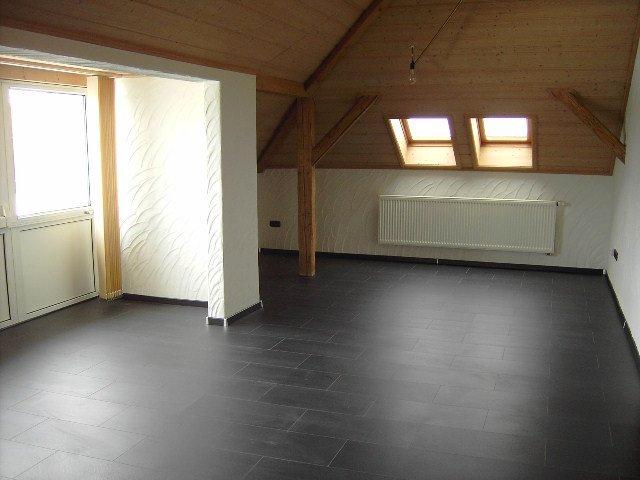 Dachgeschoßwohnung Hof Altstadt - 3 Zimmer, 100 m&sup2;, 590&euro; | Angebot:25978851