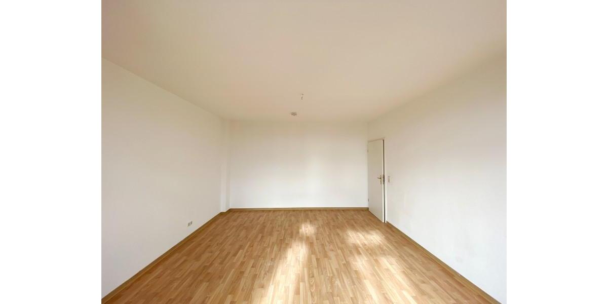 Etagenwohnung Plauen - 3 Zimmer, 81 m&sup2;, 430&euro; | Angebot:25363707