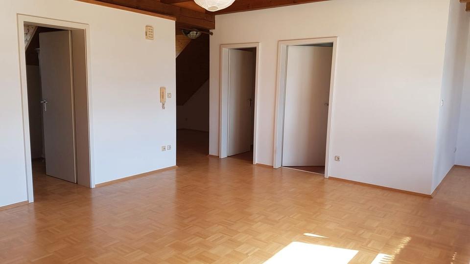Dachgeschoßwohnung Naila - 3 Zimmer, 79 m&sup2;, 510&euro; | Angebot:26035500