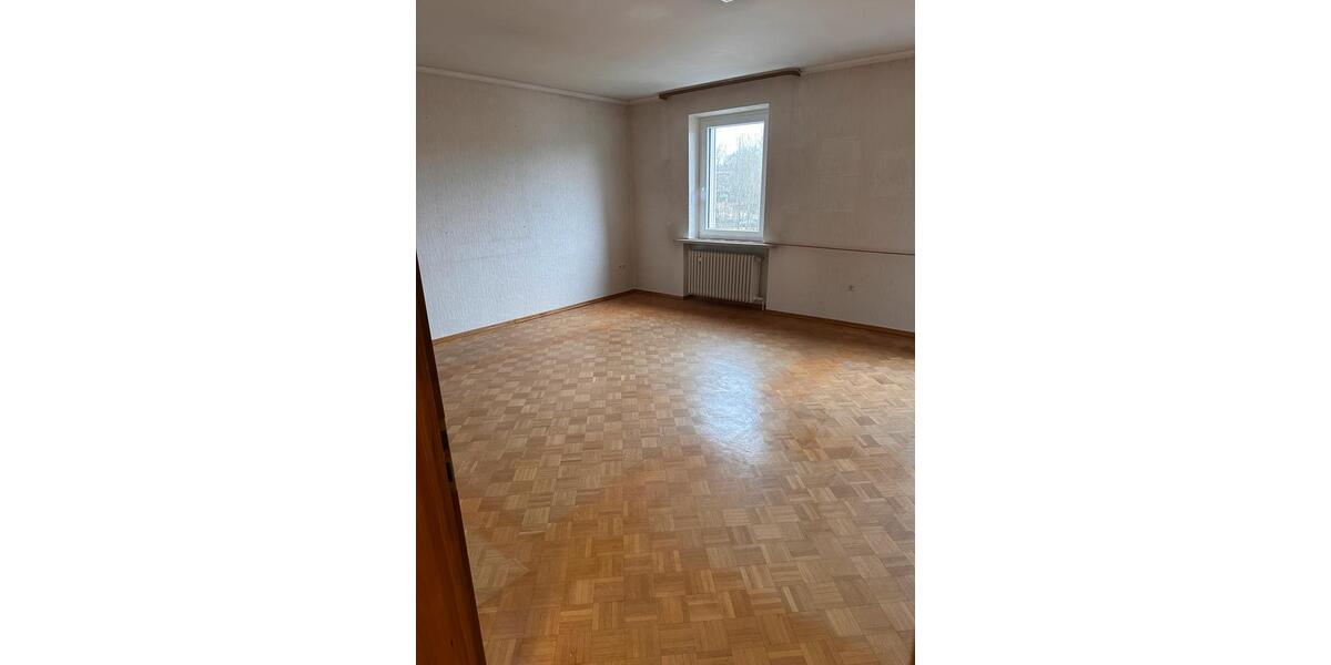 Dachgeschoßwohnung Hof Altstadt - 4 Zimmer, 120 m&sup2;, 650&euro; | Angebot:26038545