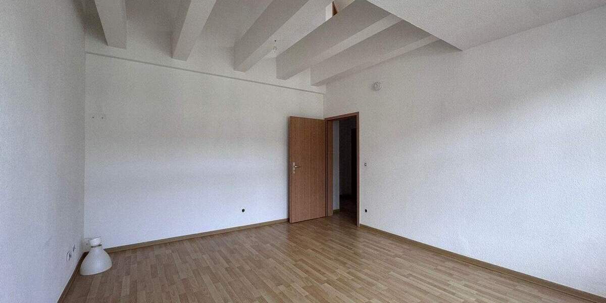 Etagenwohnung Plauen Stadtmitte - 2 Zimmer, 71 m&sup2;, 55.000&euro; | Angebot:25686174