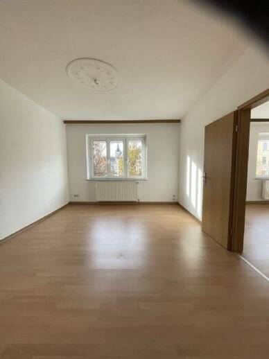 Etagenwohnung Plauen Stadtmitte - 3 Zimmer, 71 m&sup2;, 320&euro; | Angebot:25674920