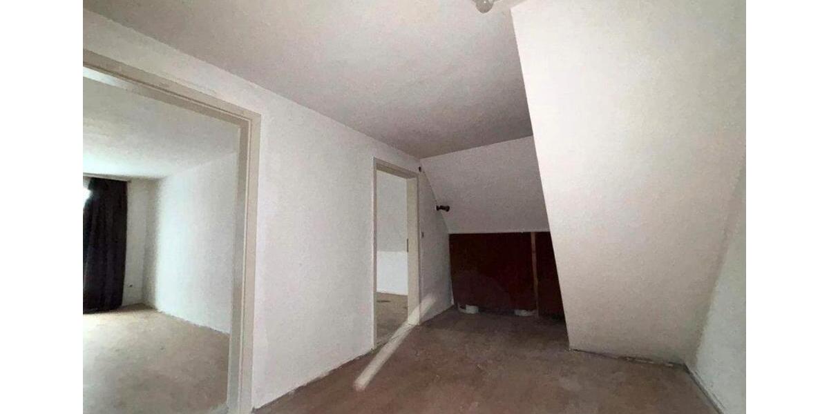 Einfamilienhaus Nordhalben - 8 Zimmer, 200 m&sup2;, 1.300&euro; | Angebot:26480770