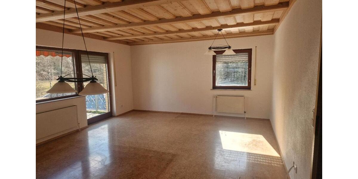 Erdgeschoßwohnung Sparneck - 4 Zimmer, 83 m&sup2;, 950&euro; | Angebot:25993357