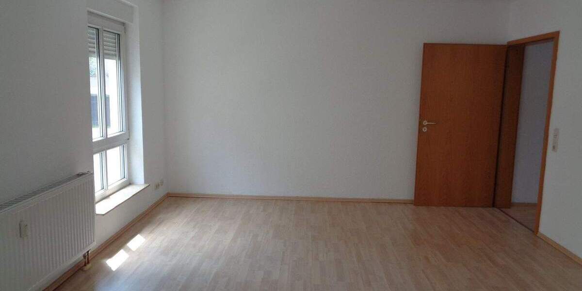 Etagenwohnung Plauen Stadtmitte - 2 Zimmer, 51 m&sup2;, 250&euro; | Angebot:25735508