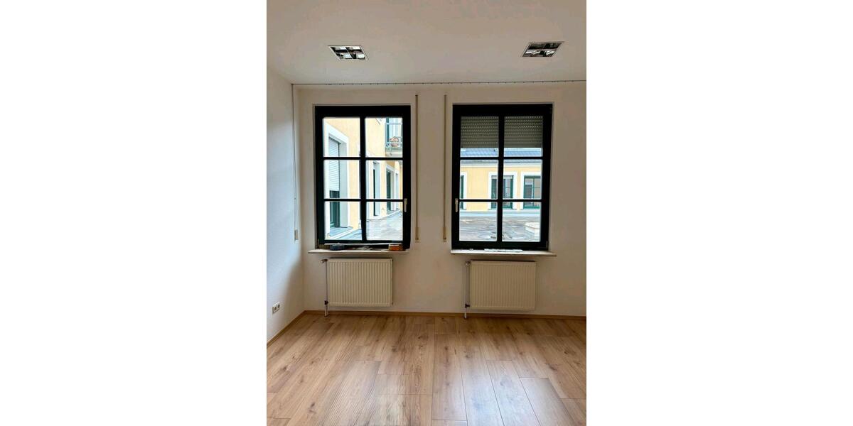Etagenwohnung Selb - 7 Zimmer, 205 m&sup2;, 1.250&euro; | Angebot:25981952