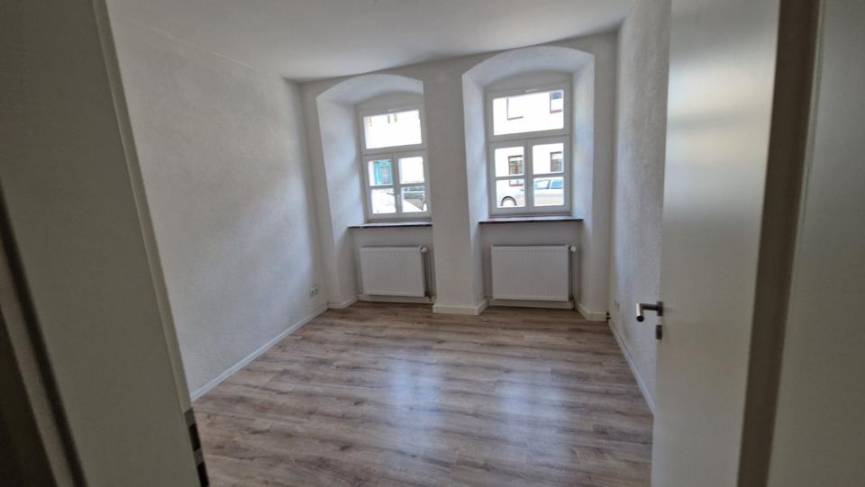 Etagenwohnung Lichtenberg - 3 Zimmer, 74 m&sup2;, 500&euro; | Angebot:25281016