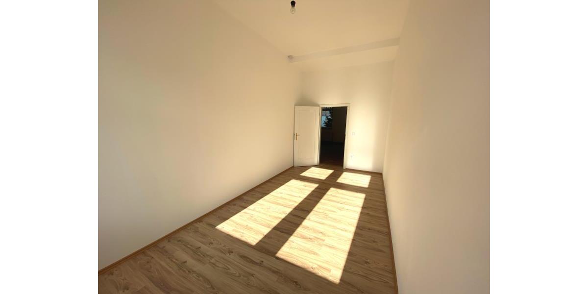 Etagenwohnung Plauen - 2 Zimmer, 63 m&sup2;, 355&euro; | Angebot:25055996