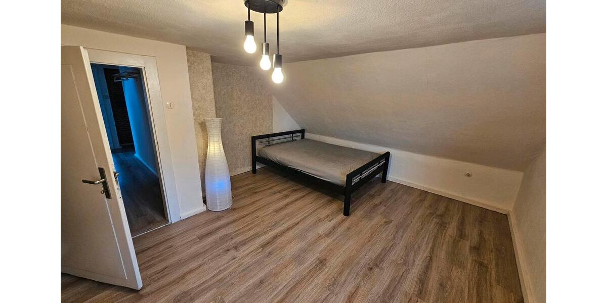 Dachgeschoßwohnung Weißdorf - 2 Zimmer, 30 m&sup2;, 310&euro; | Angebot:25329630