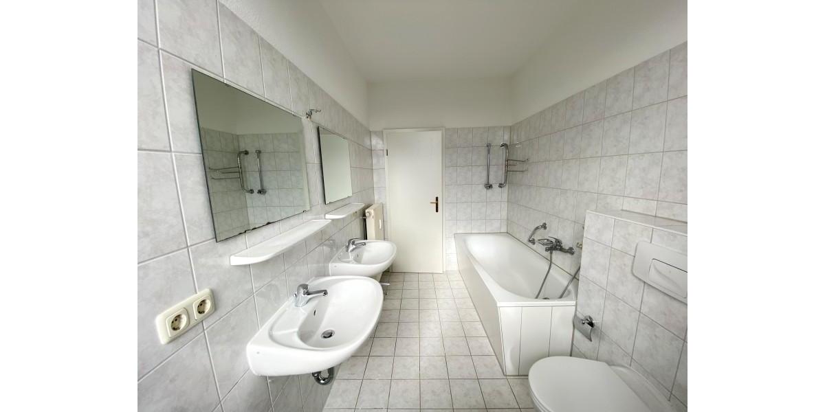 Etagenwohnung Plauen - 3 Zimmer, 81 m&sup2;, 430&euro; | Angebot:25363707