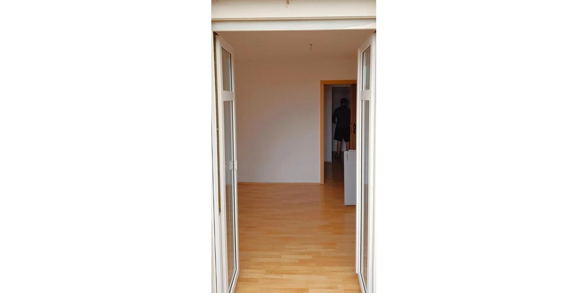 Dachgeschoßwohnung Plauen Altstadt - 1 Zimmer, 25 m&sup2;, 220&euro; | Angebot:26132618