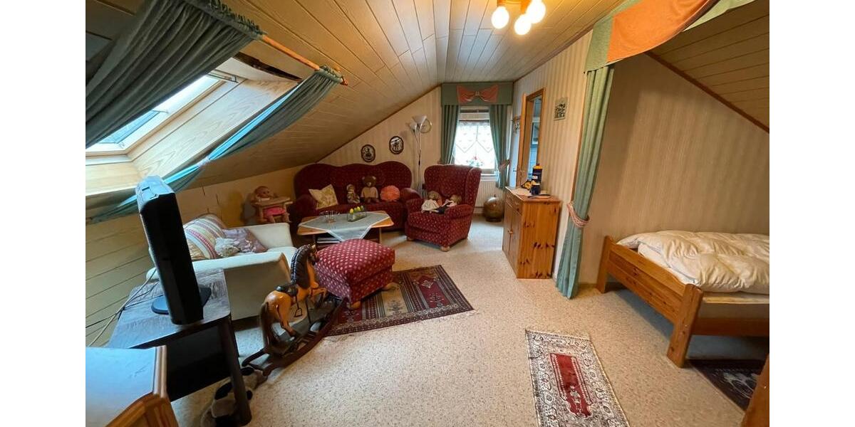 Erdgeschoßwohnung Selbitz - 3 Zimmer, 141 m&sup2;, 690&euro; | Angebot:26040544