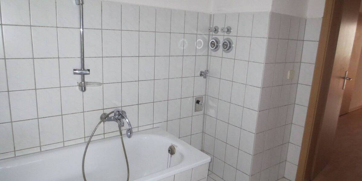 Etagenwohnung Plauen Stadtmitte - 3 Zimmer, 93 m&sup2;, 420&euro; | Angebot:25687458