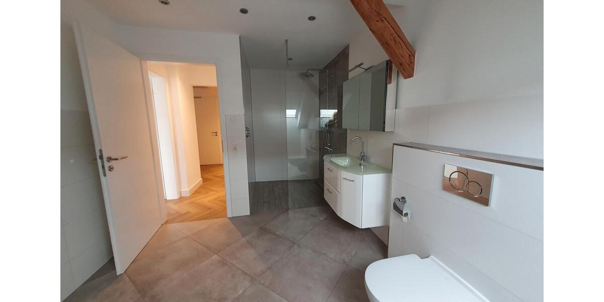 Etagenwohnung Plauen - 5 Zimmer, 163 m&sup2;, 1.250&euro; | Angebot:23390857