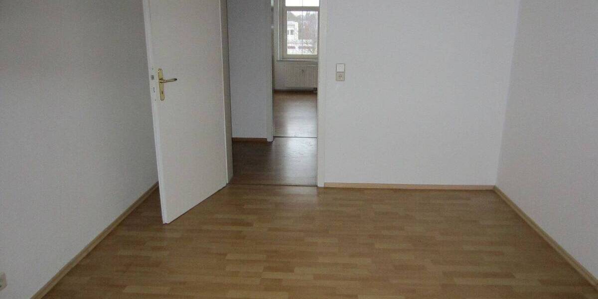 Etagenwohnung Plauen Stadtmitte - 3 Zimmer, 64 m&sup2;, 300&euro; | Angebot:25687456