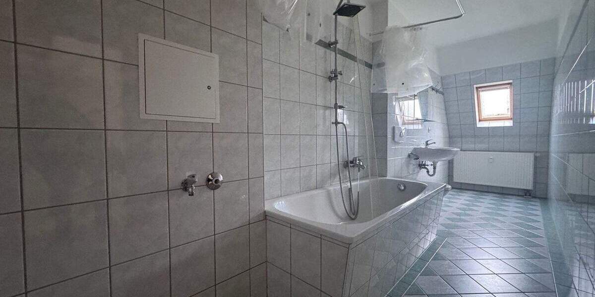 Etagenwohnung Plauen Stadtmitte - 2 Zimmer, 71 m&sup2;, 55.000&euro; | Angebot:25686174