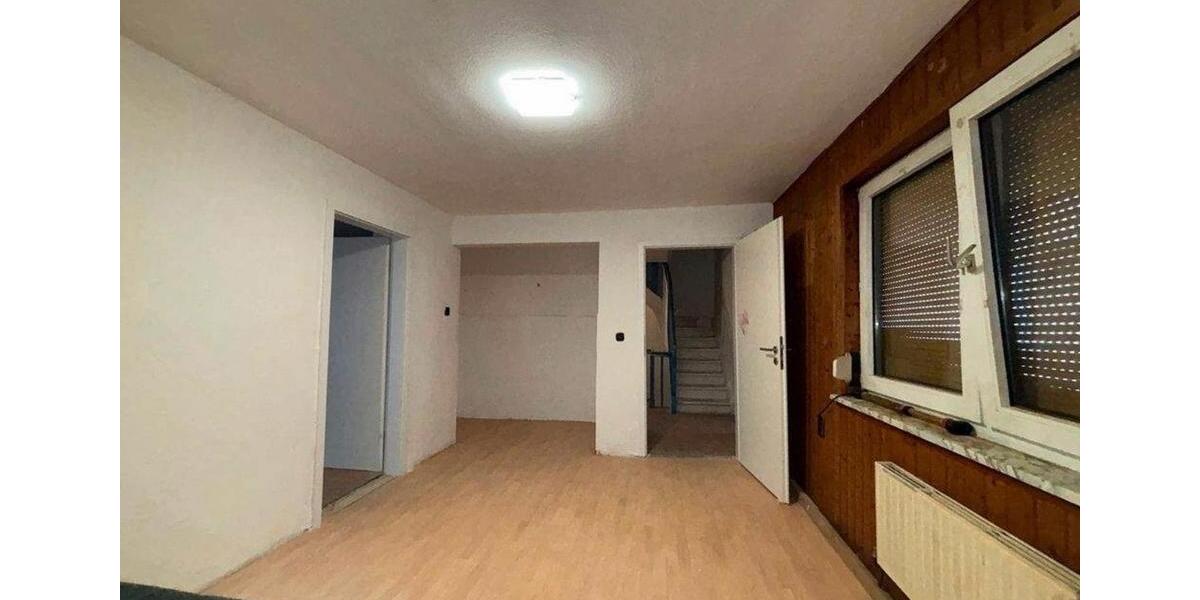 Einfamilienhaus Nordhalben - 8 Zimmer, 200 m&sup2;, 1.300&euro; | Angebot:26480770