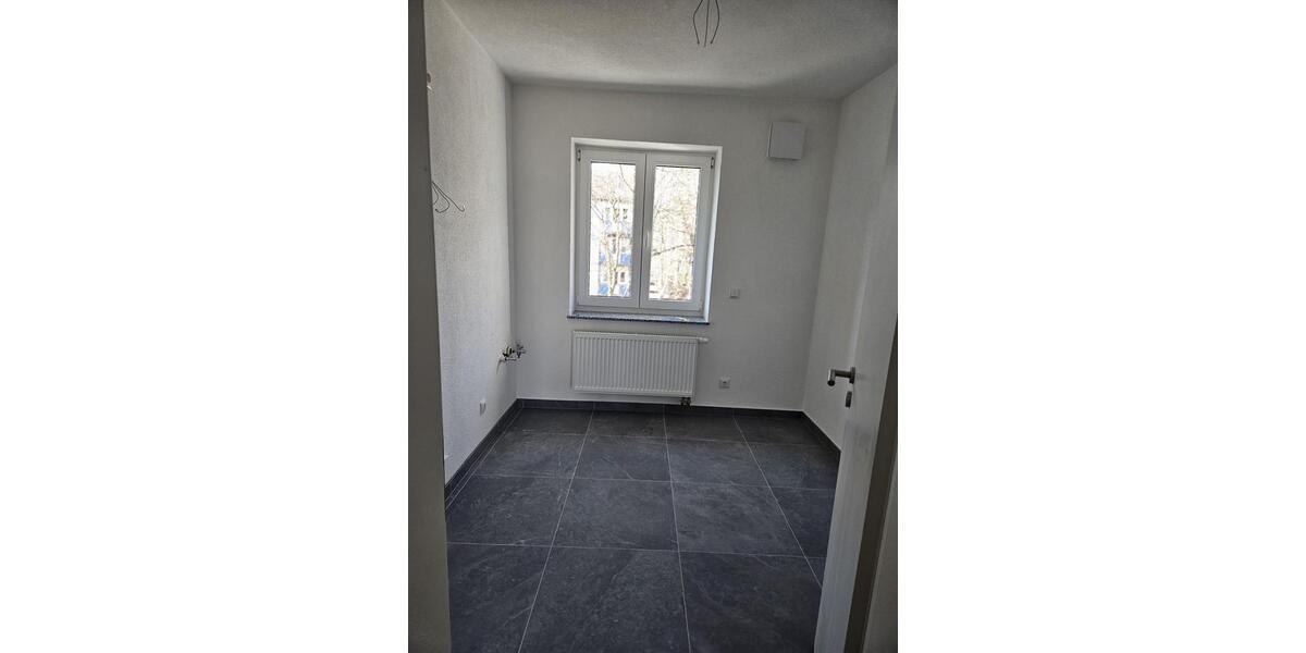 Erdgeschoßwohnung Hof Neuhof - 3 Zimmer, 86 m&sup2;, 945&euro; | Angebot:25870522