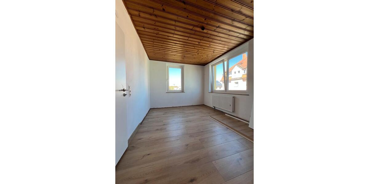 Etagenwohnung Selb - 3 Zimmer, 92 m&sup2;, 800&euro; | Angebot:26405823