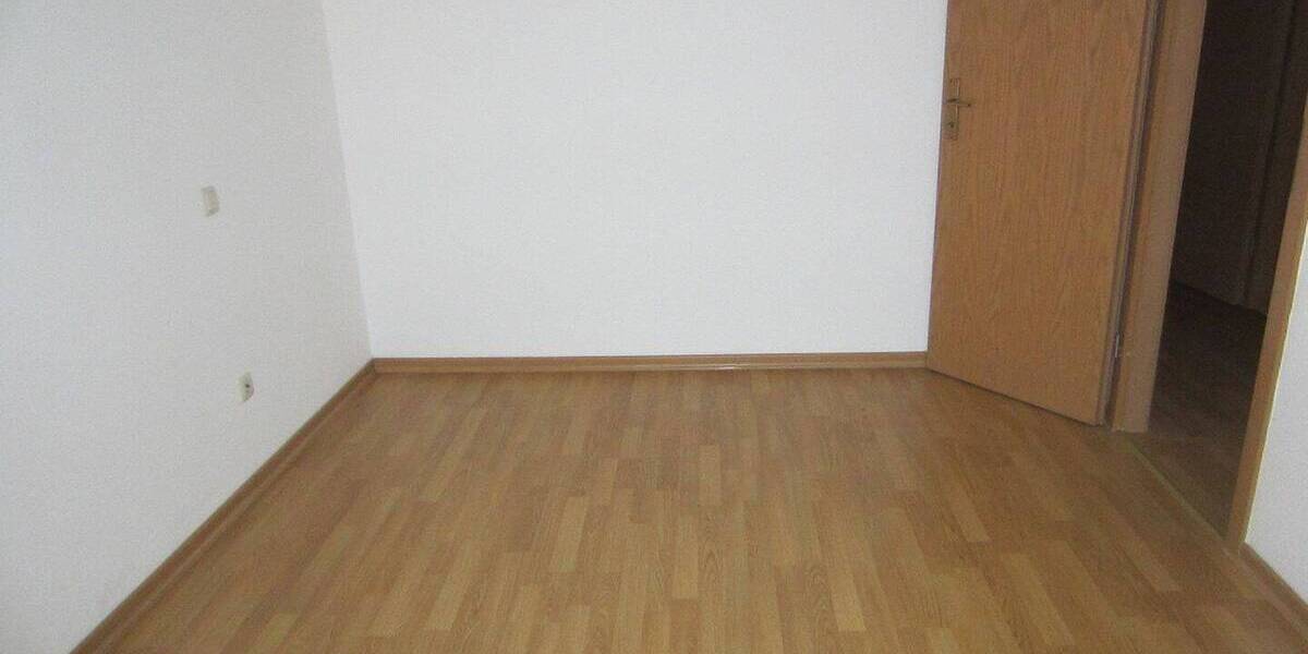 Etagenwohnung Plauen Haselbrunn - 2 Zimmer, 50 m&sup2;, 275&euro; | Angebot:25687457