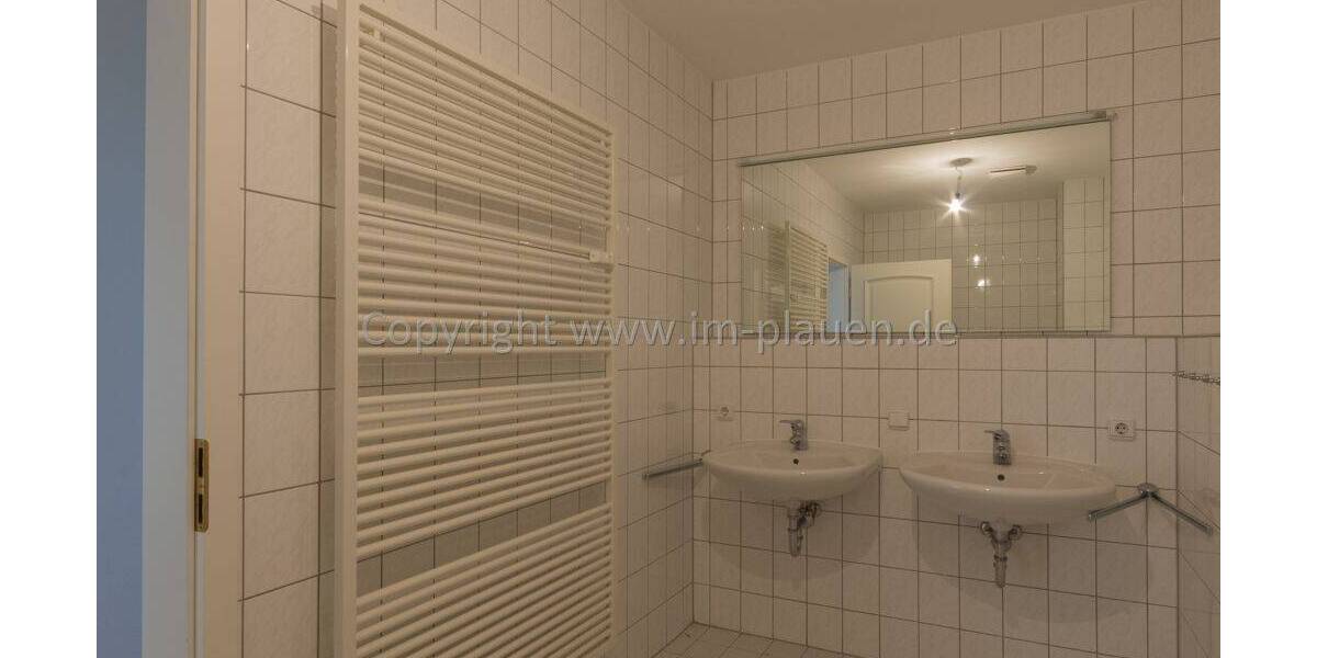 Etagenwohnung Plauen Westend - 2 Zimmer, 74 m&sup2;, 395&euro; | Angebot:25694440