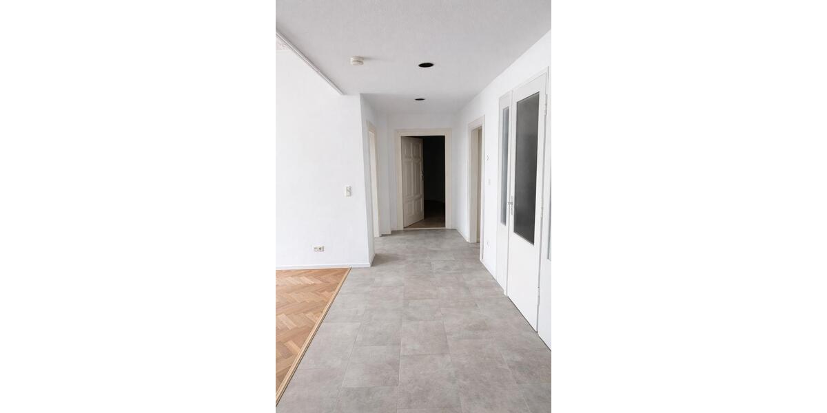 Etagenwohnung Hof Altstadt - 5 Zimmer, 130 m&sup2;, 1.100&euro; | Angebot:26288312