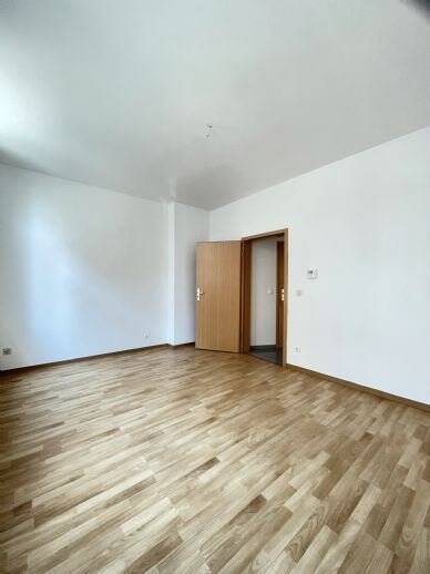 Etagenwohnung Plauen Westend - 2 Zimmer, 55 m&sup2;, 245&euro; | Angebot:25674921