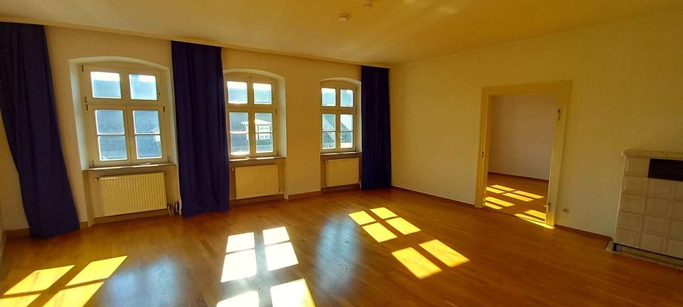 Etagenwohnung Hof Altstadt - 3 Zimmer, 110 m&sup2;, 695&euro; | Angebot:25182128