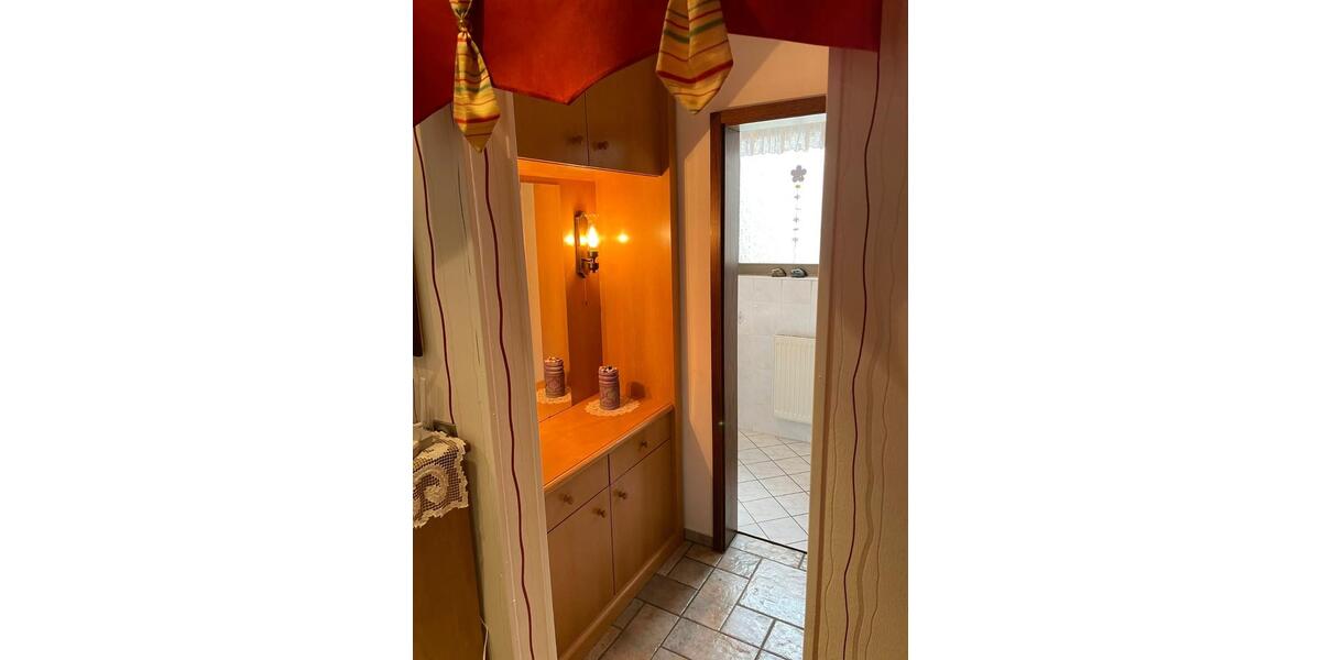 Erdgeschoßwohnung Selbitz - 3 Zimmer, 141 m&sup2;, 690&euro; | Angebot:26040544