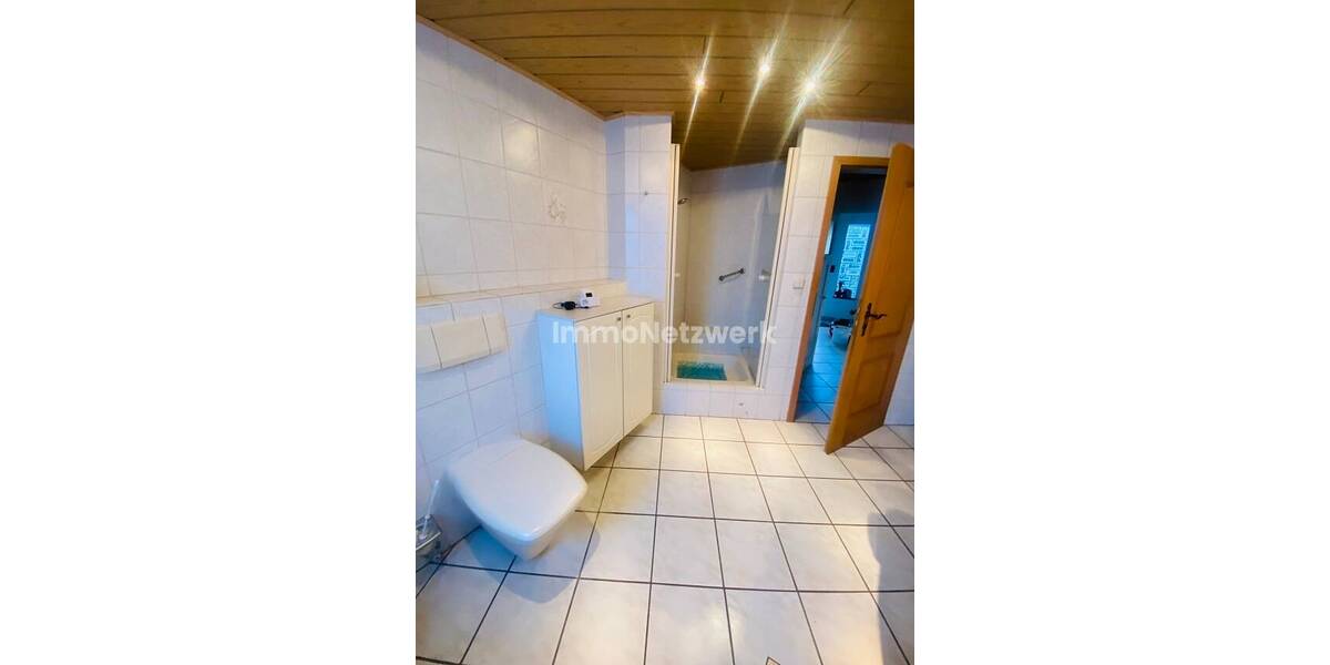 Einfamilienhaus Oberkotzau - 7 Zimmer, 215 m&sup2;, 140.000&euro; | Angebot:25714659