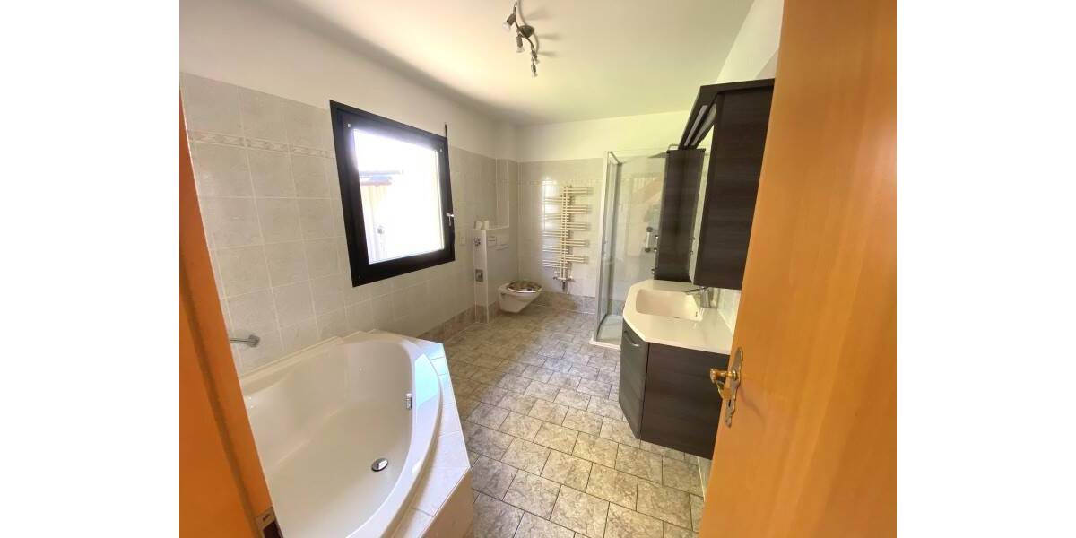 Etagenwohnung Plauen Thiergarten - 3 Zimmer, 120 m&sup2;, 1.100&euro; | Angebot:26786863