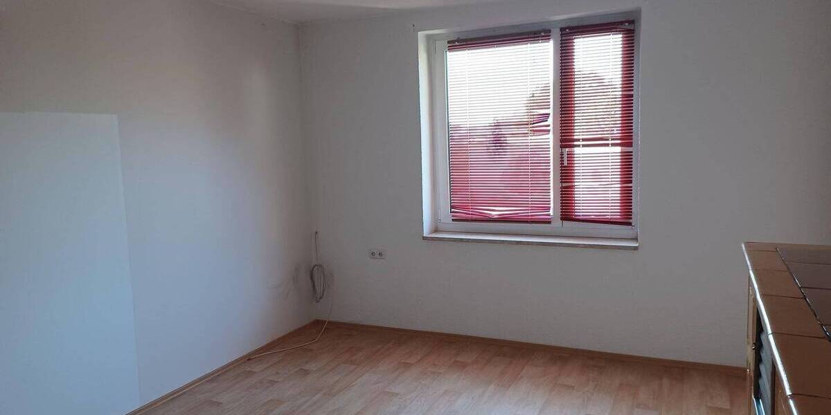 Doppelhaushälfte Pausa - 7 Zimmer, 185 m&sup2;, 65.000&euro; | Angebot:25741449