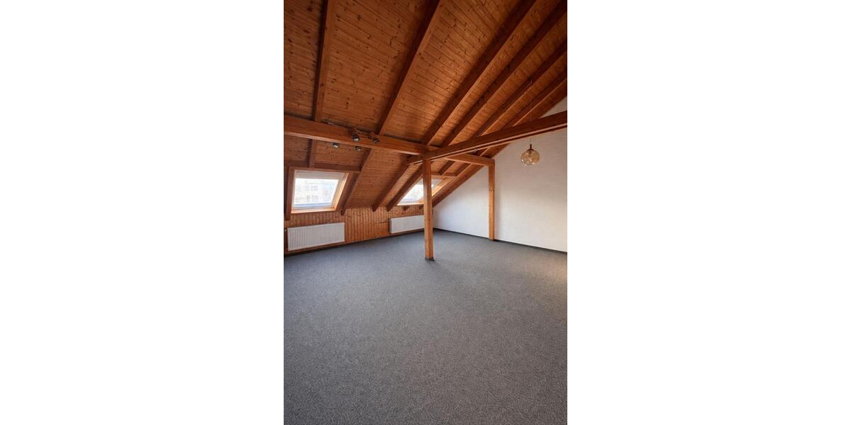 Dachgeschoßwohnung Hof Altstadt - 3 Zimmer, 81 m&sup2;, 550&euro; | Angebot:26176515