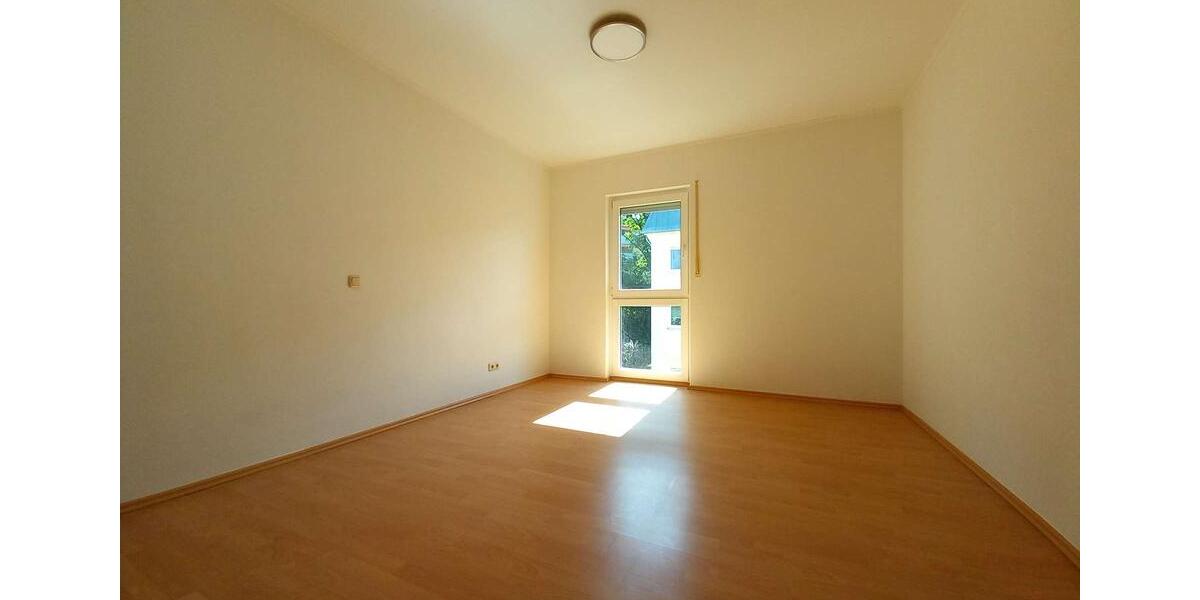 Etagenwohnung Hof Altstadt - 3 Zimmer, 100 m&sup2;, 890&euro; | Angebot:25257305