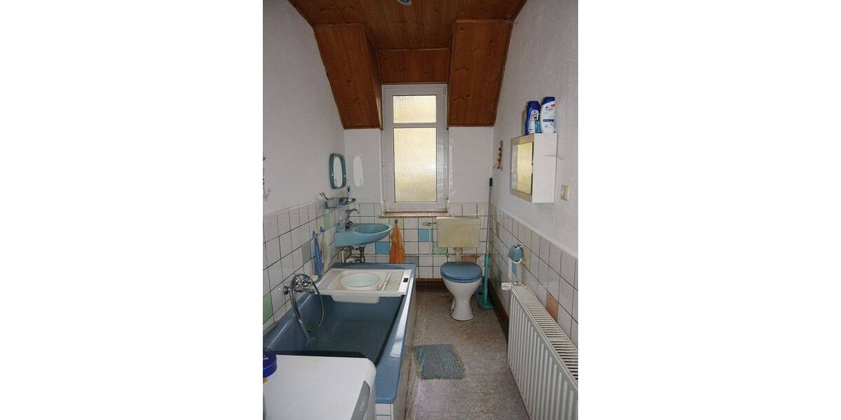 Mehrfamilienhaus, Wohnhaus Adorf - 8 Zimmer, 200 m&sup2;, 121.000&euro; | Angebot:25997740