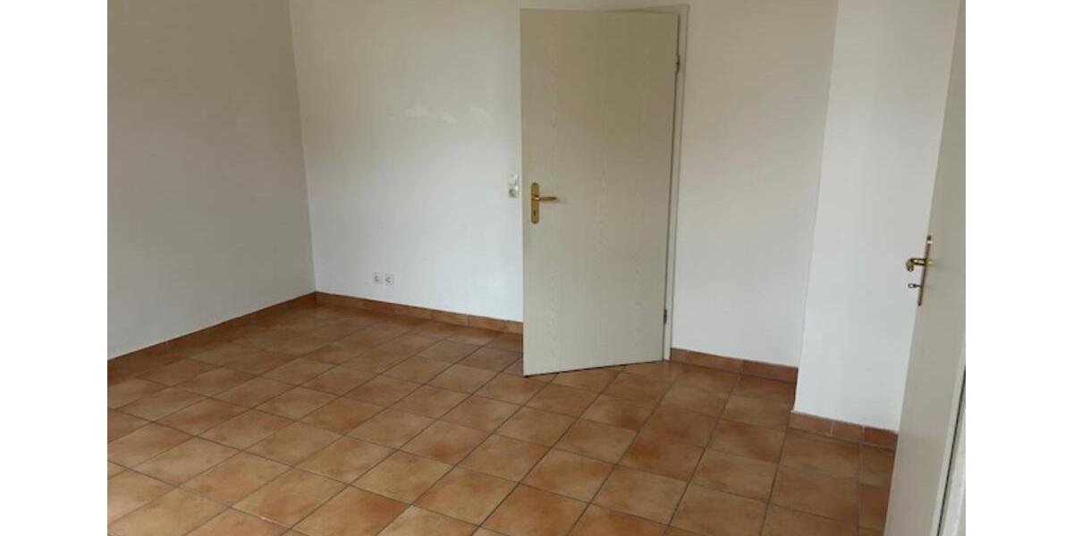 Etagenwohnung Plauen - 2 Zimmer, 50 m&sup2;, 270&euro; | Angebot:25149562