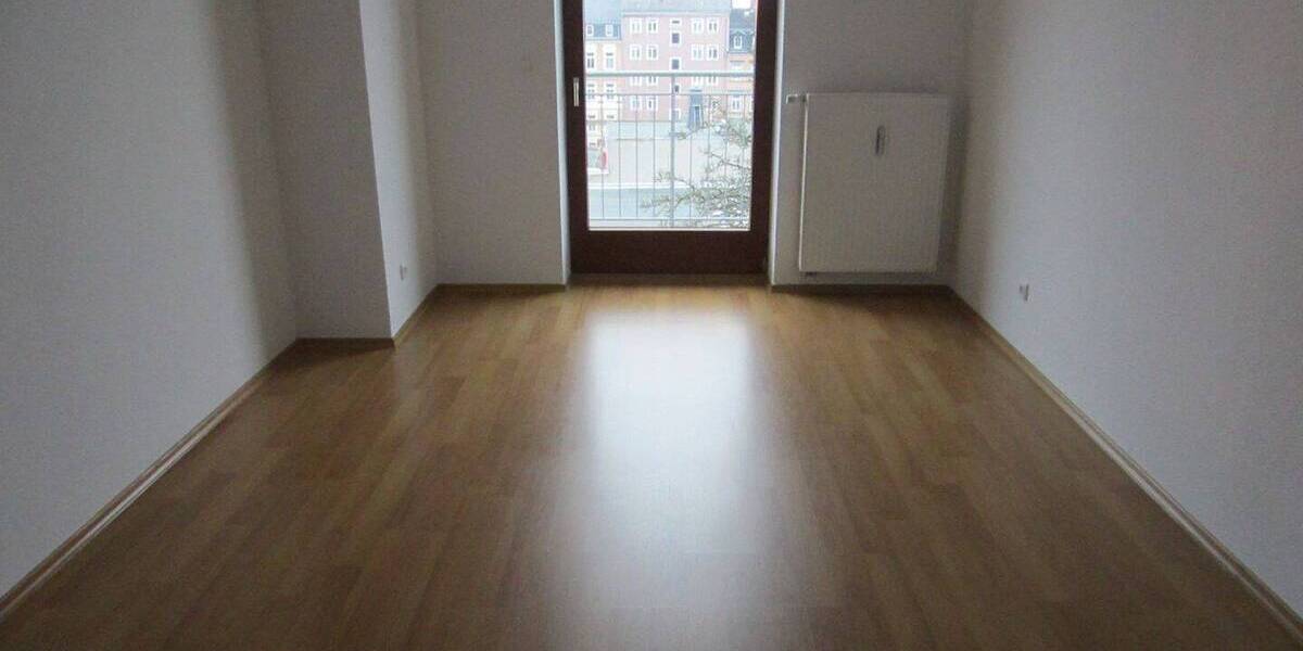Etagenwohnung Plauen Stadtmitte - 2 Zimmer, 64 m&sup2;, 355&euro; | Angebot:25735507