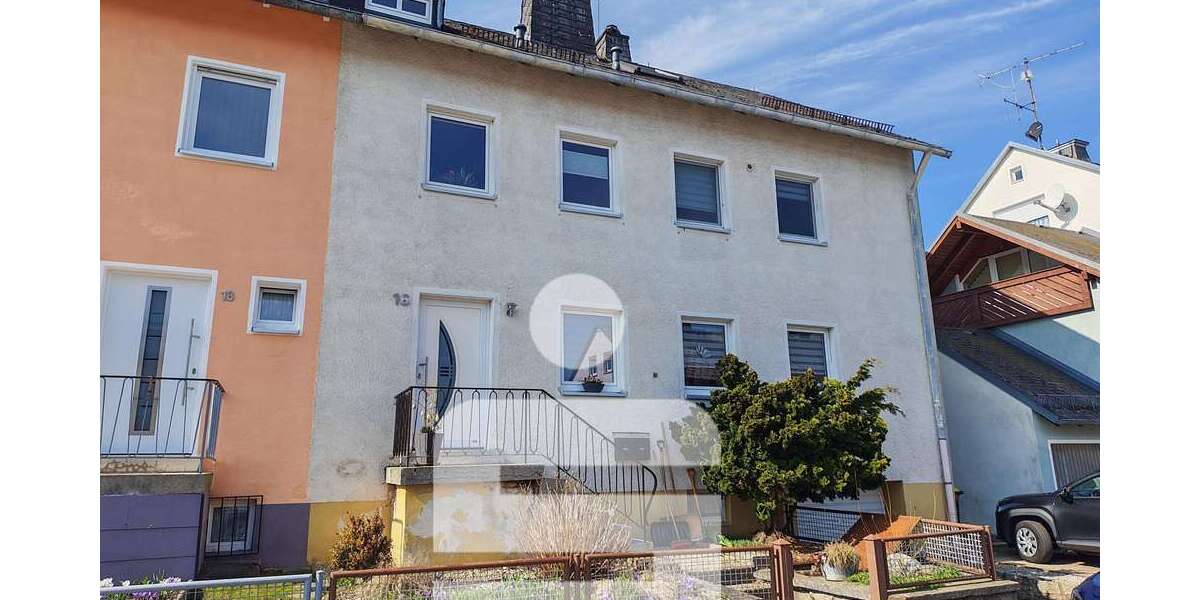Einfamilienhaus Helmbrechts - 9 Zimmer, 250 m&sup2;, 290.000&euro; | Angebot:25883865