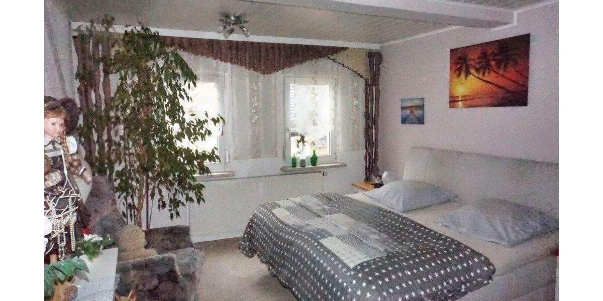 Reihenmittelhaus Oelsnitz - 5 Zimmer, 146 m&sup2;, 195.000&euro; | Angebot:25686107