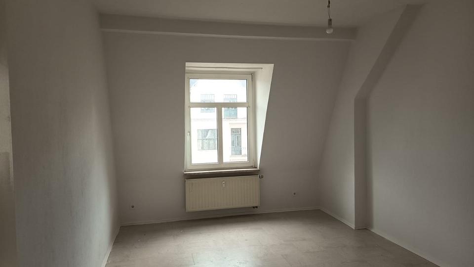 Dachgeschoßwohnung Plauen - 4 Zimmer, 94 m&sup2;, 41.000&euro; | Angebot:26125515